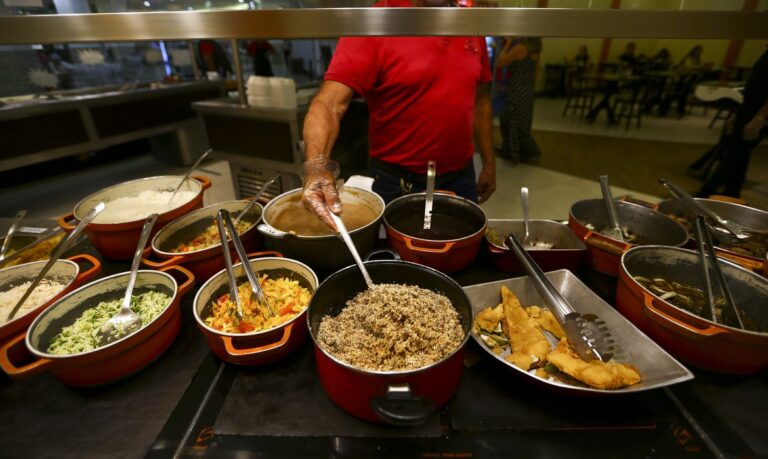 Crise fecha  de 40% dos restaurantes de comida a quilo