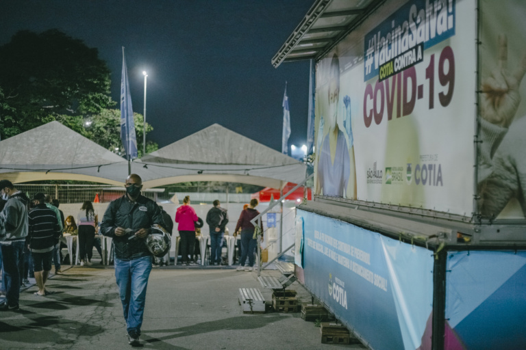 Cotia alcança bons resultados  no  “Corujão” da vacinação