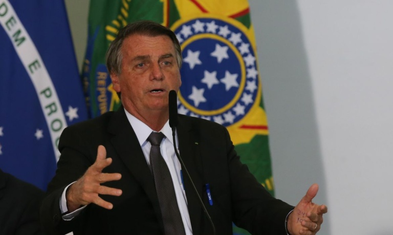 Presidente Bolsonaro será trazido para São Paulo, onde poderá passar por cirurgia emergencial.